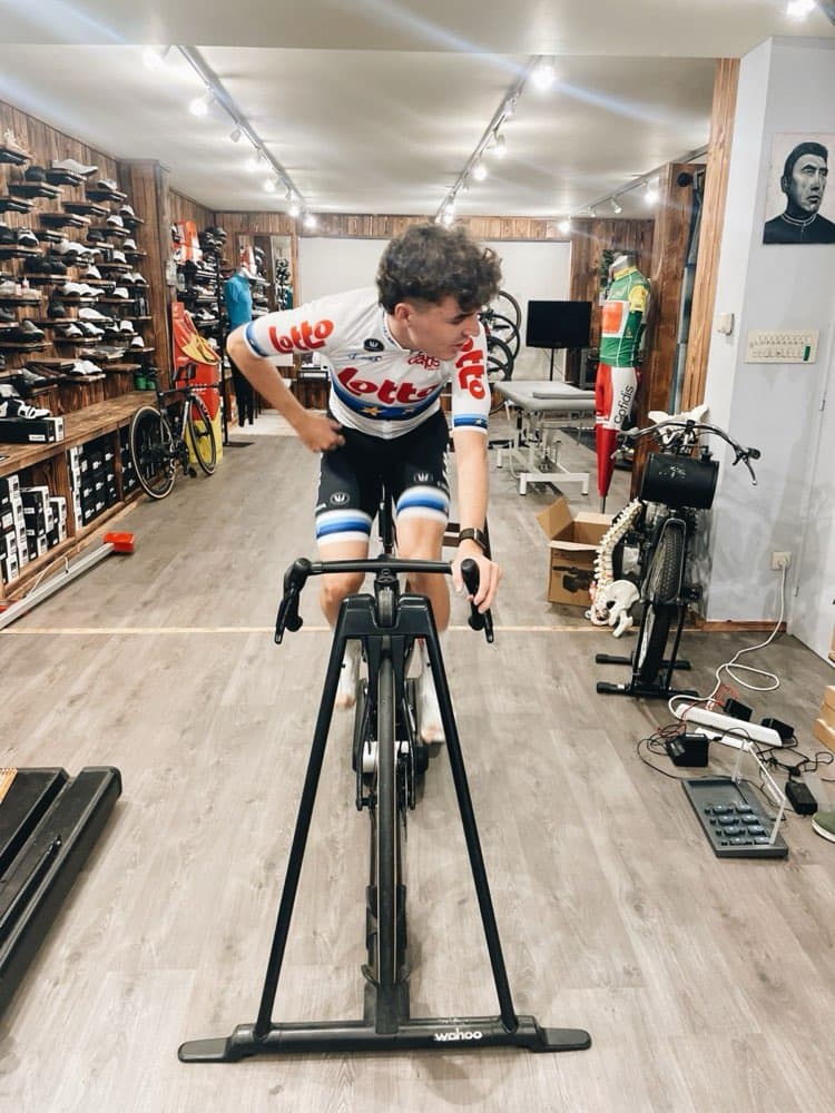 Renner op de rollen in het lab, van voren